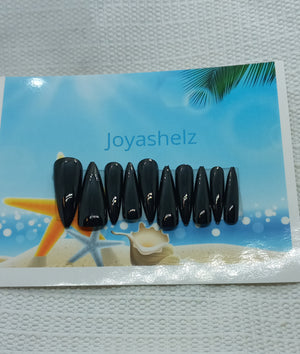 Black Press On Nails (prices are in USD)